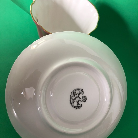 Royal Grafton Pink Fine Bone China Made in England - Picture 3 of 3